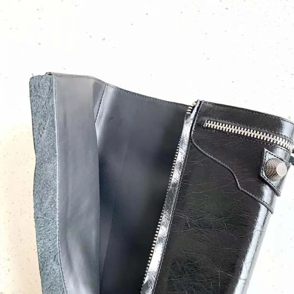 Balenciaga Bota Cagole de 90 mm para Mujer en Piel de Cordero Arena Negra