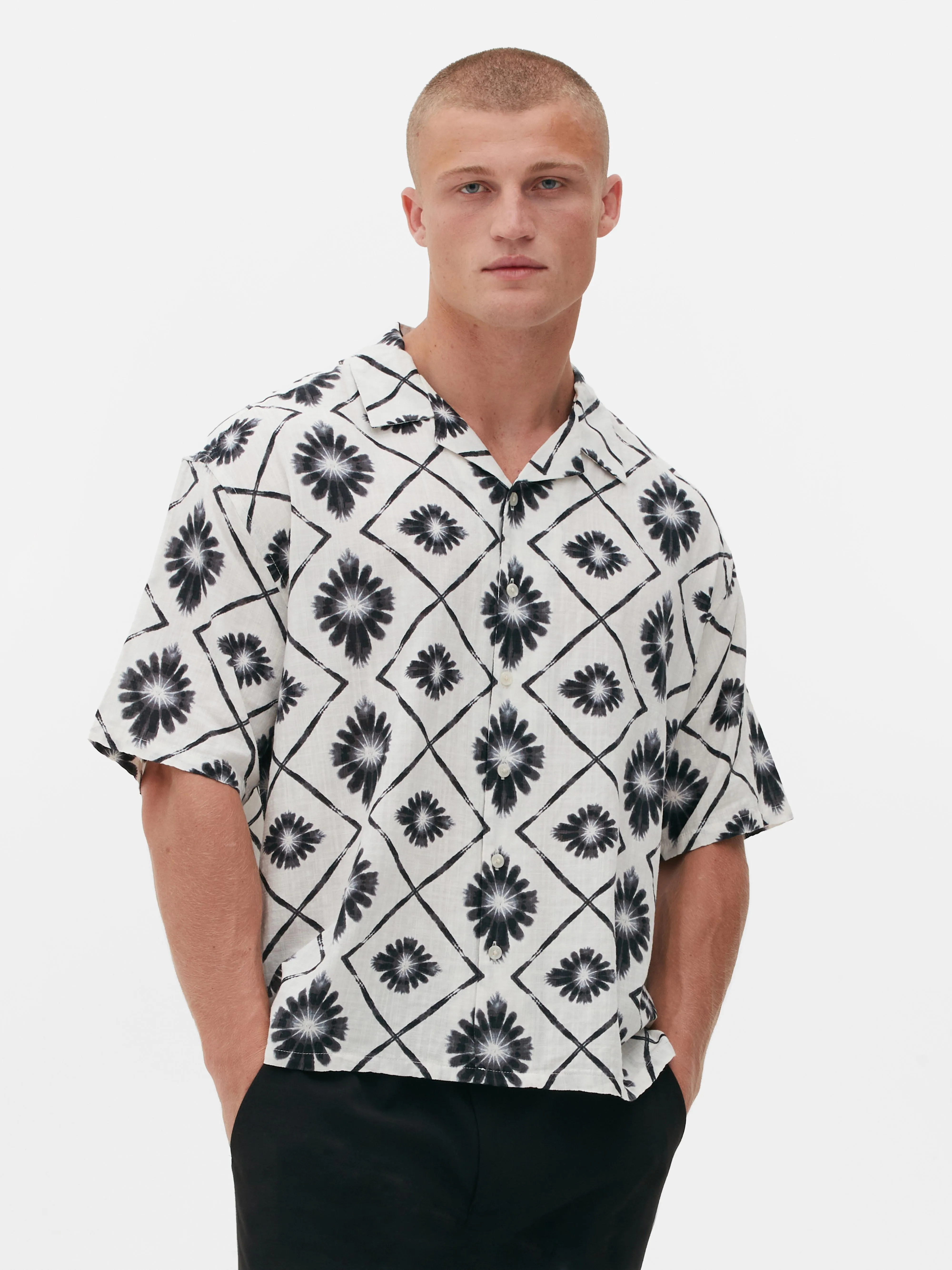 CAMISA CON ESTAMPADO ABSTRACTO TIEDYE