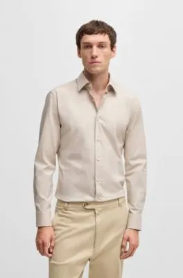 Camisa slim fit en sarga de algodón elástico de planchado fácil