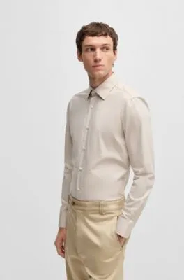 Camisa slim fit en sarga de algodón elástico de planchado fácil
