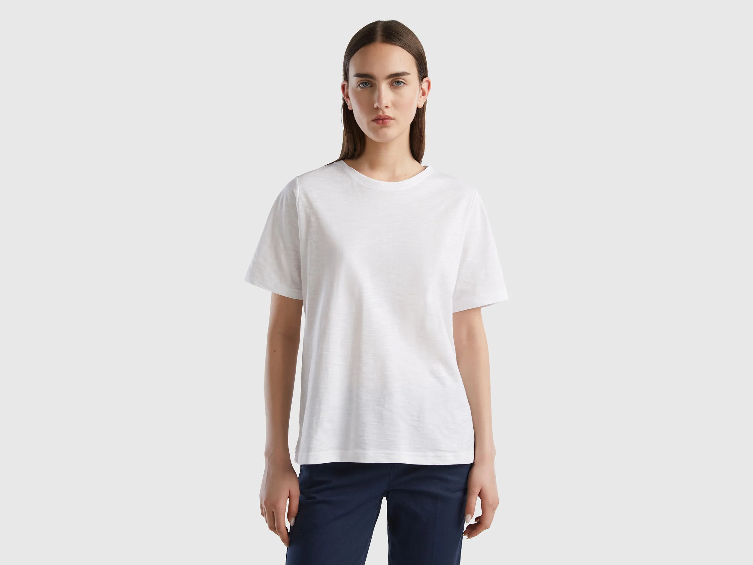 Camiseta de cuello redondo de algodón flameado