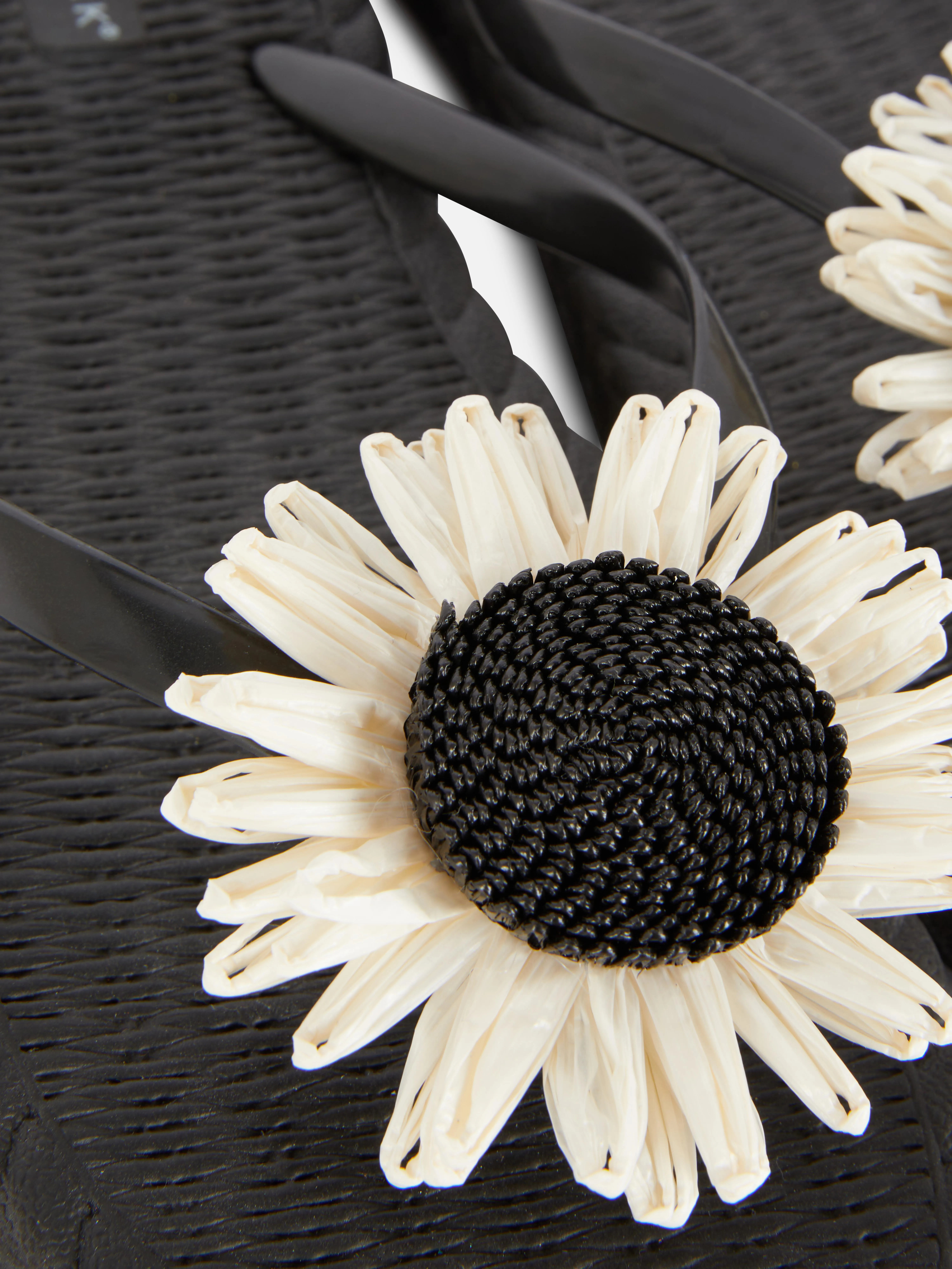 Chanclas con girasol tejido