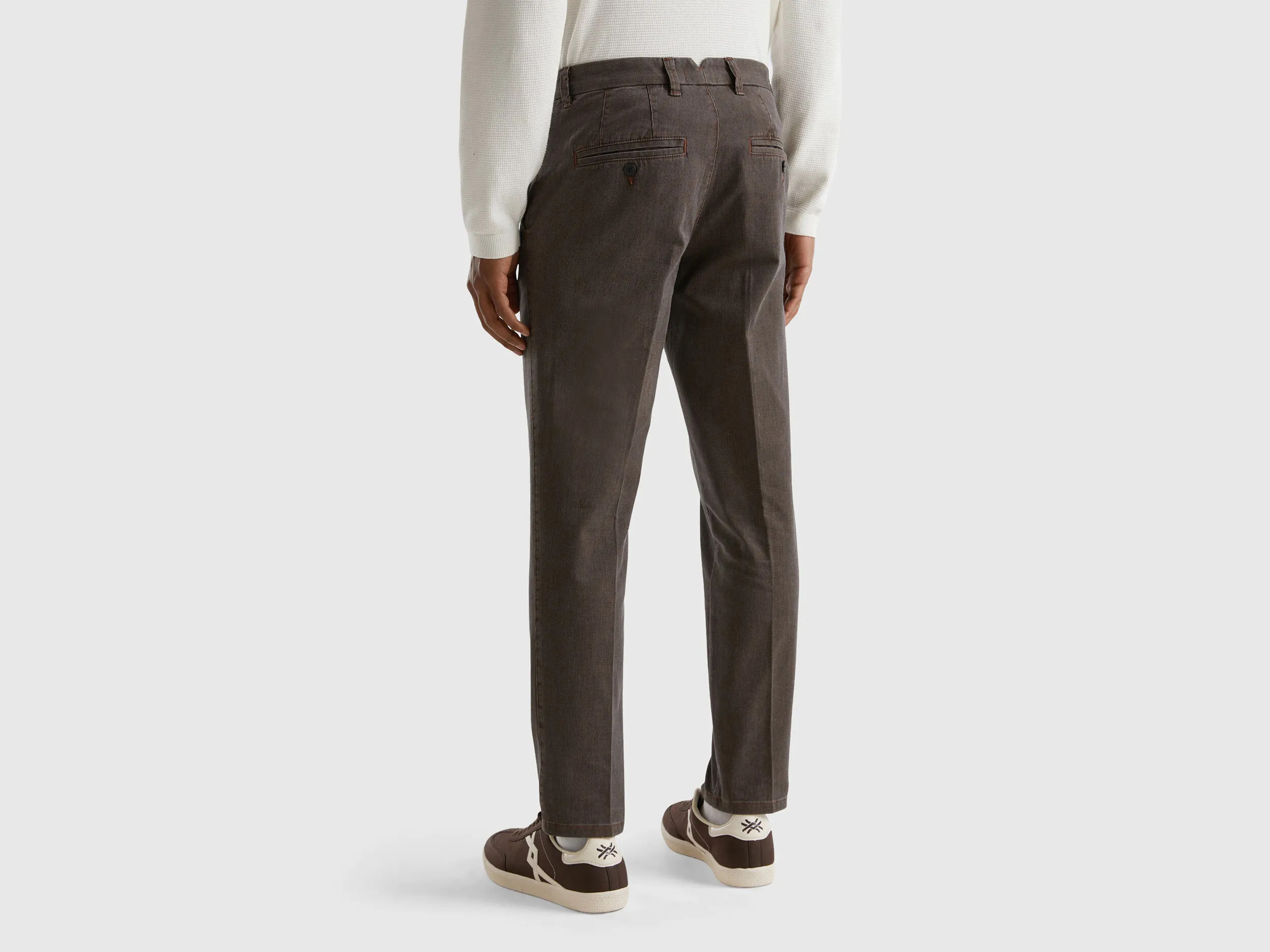 Chinos con microestampado slim fit