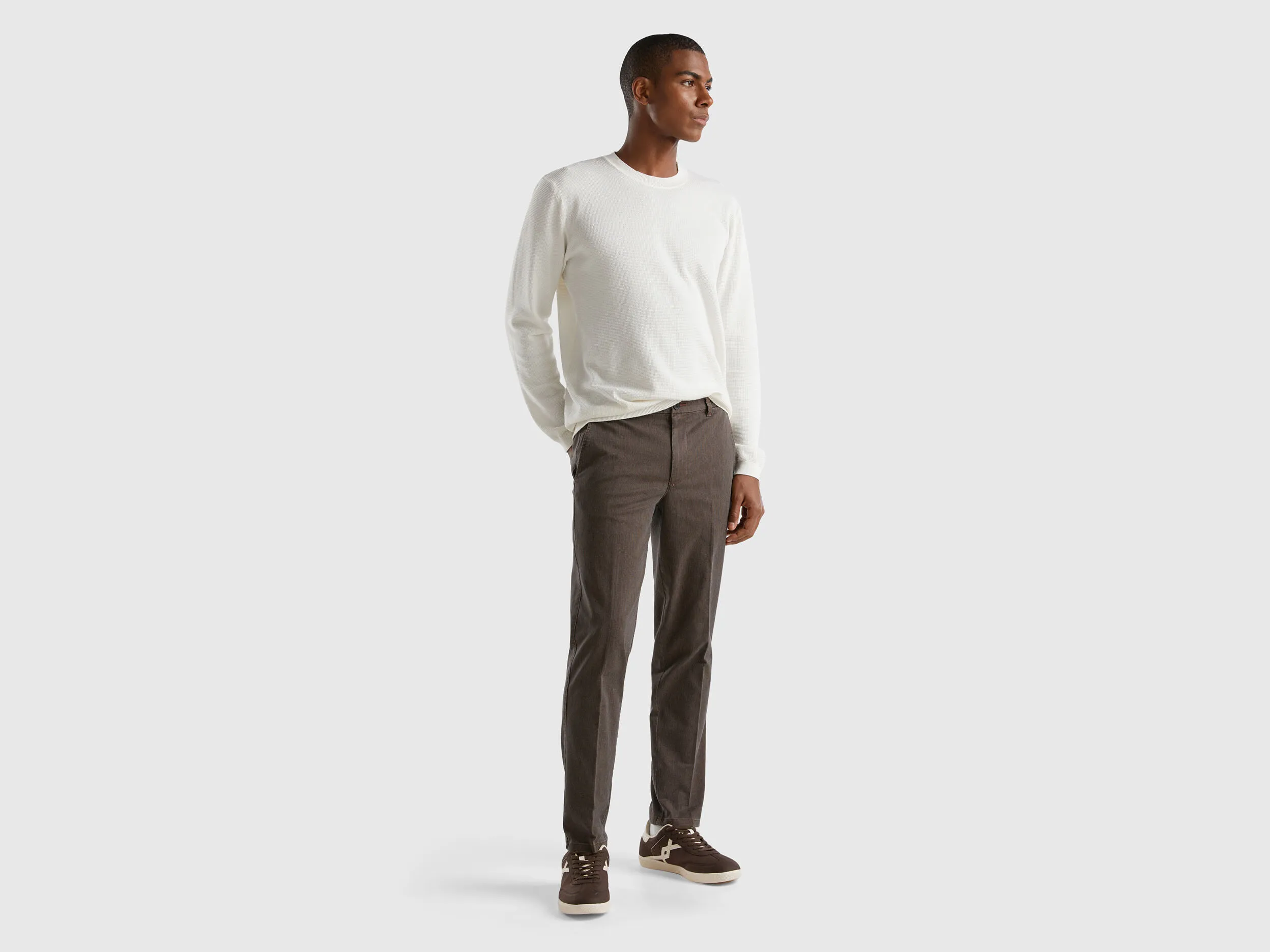 Chinos con microestampado slim fit