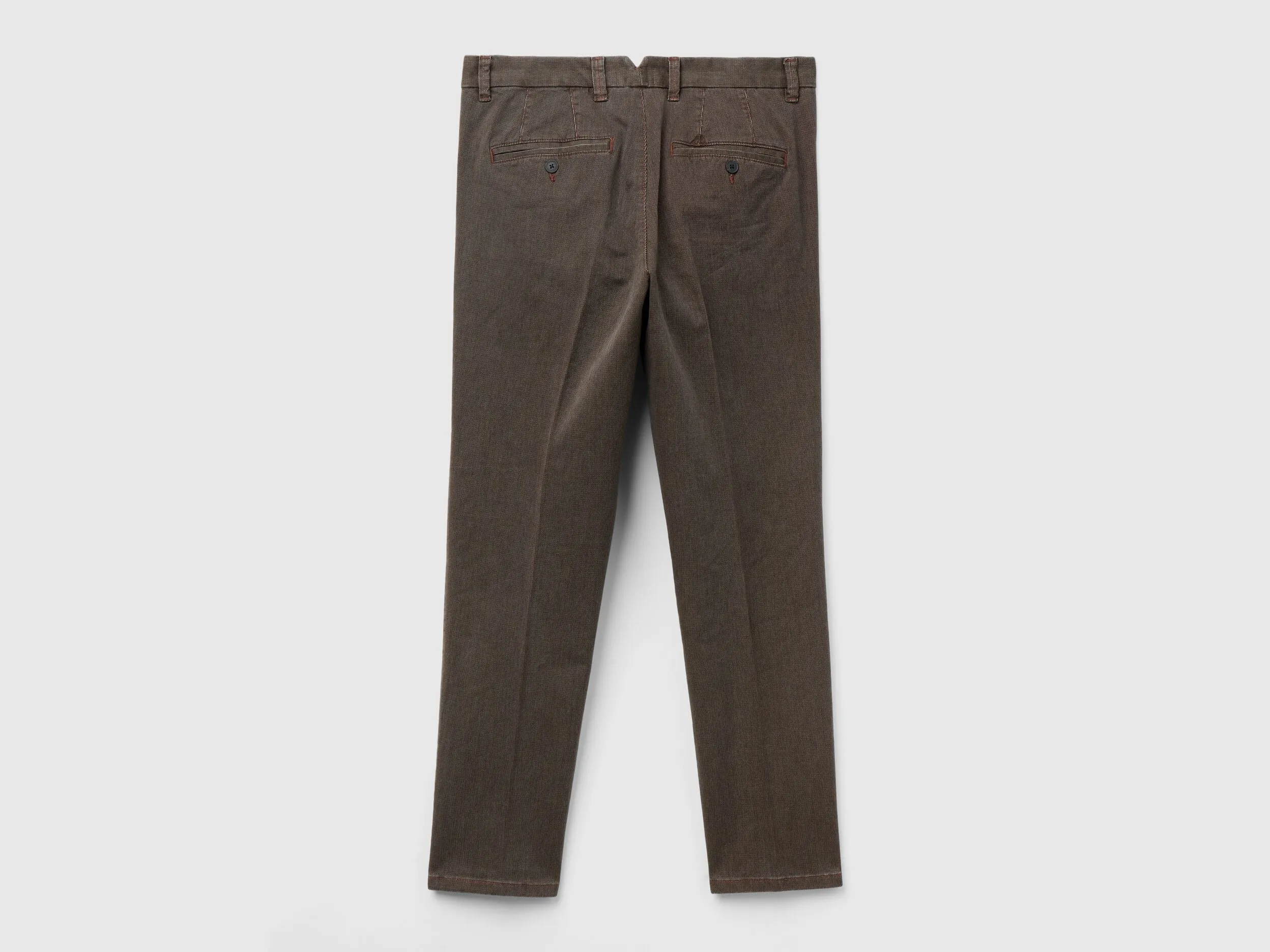 Chinos con microestampado slim fit