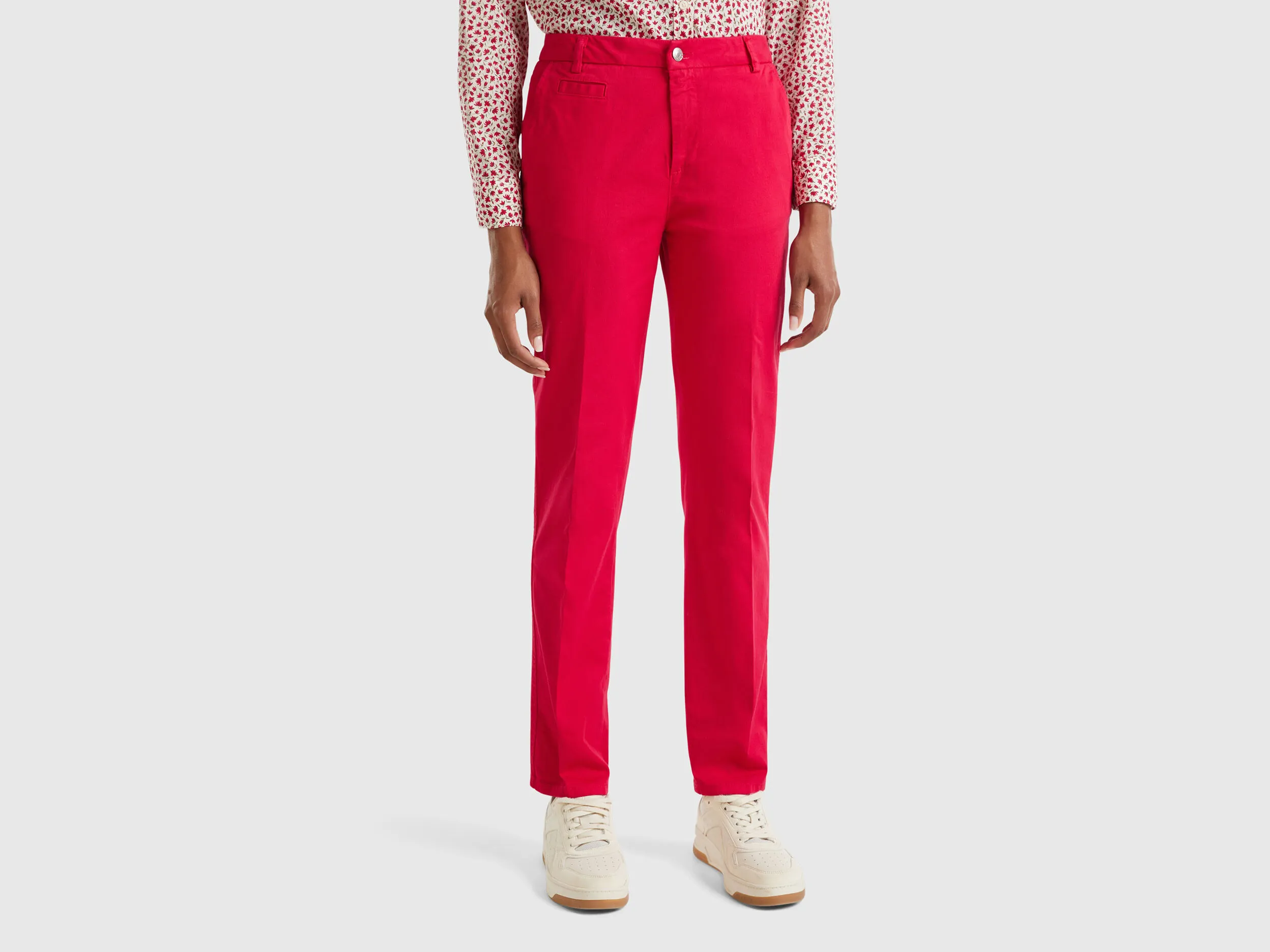 Chinos slim fit de algodón ciruela