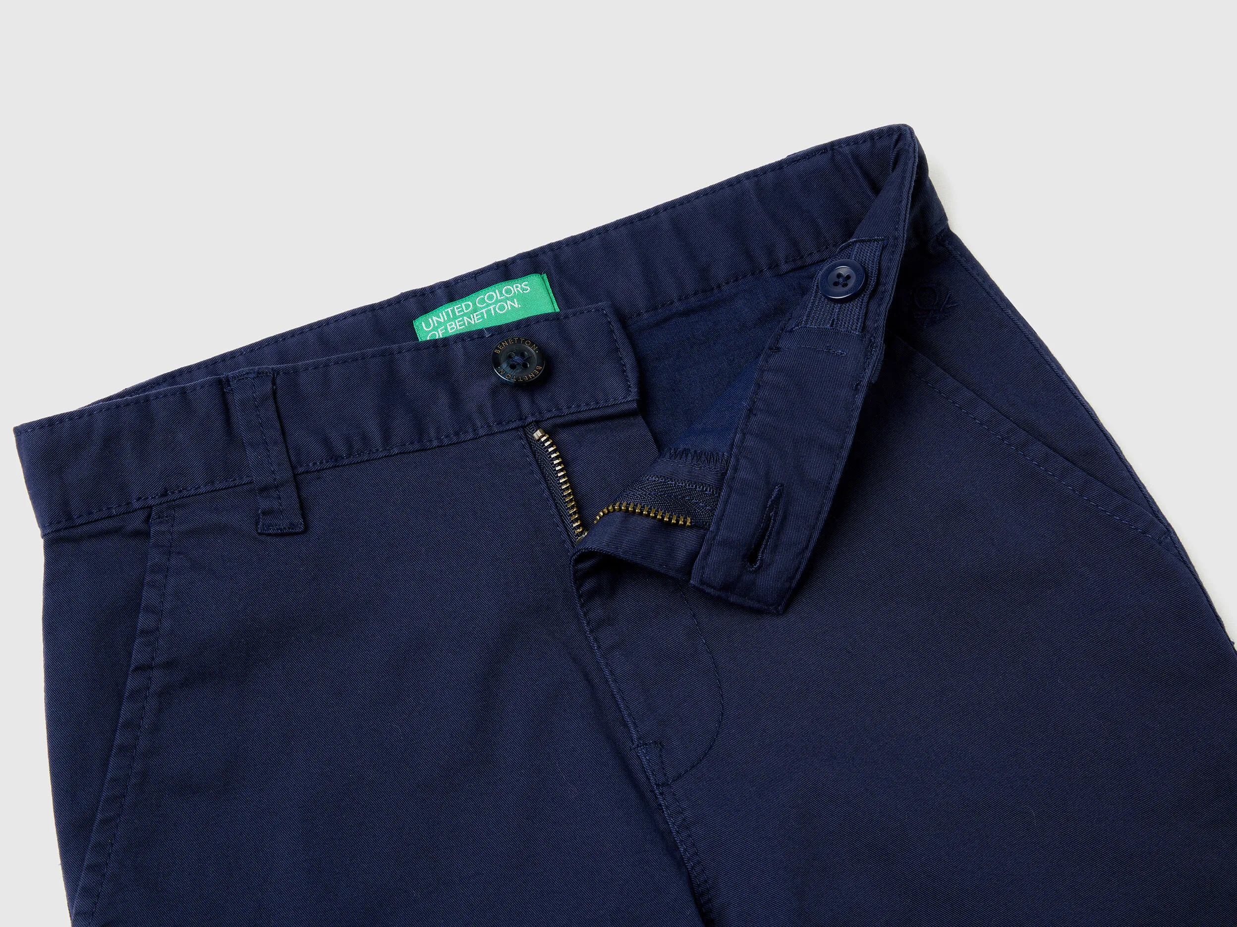 Chinos slim fit de algodón elástico