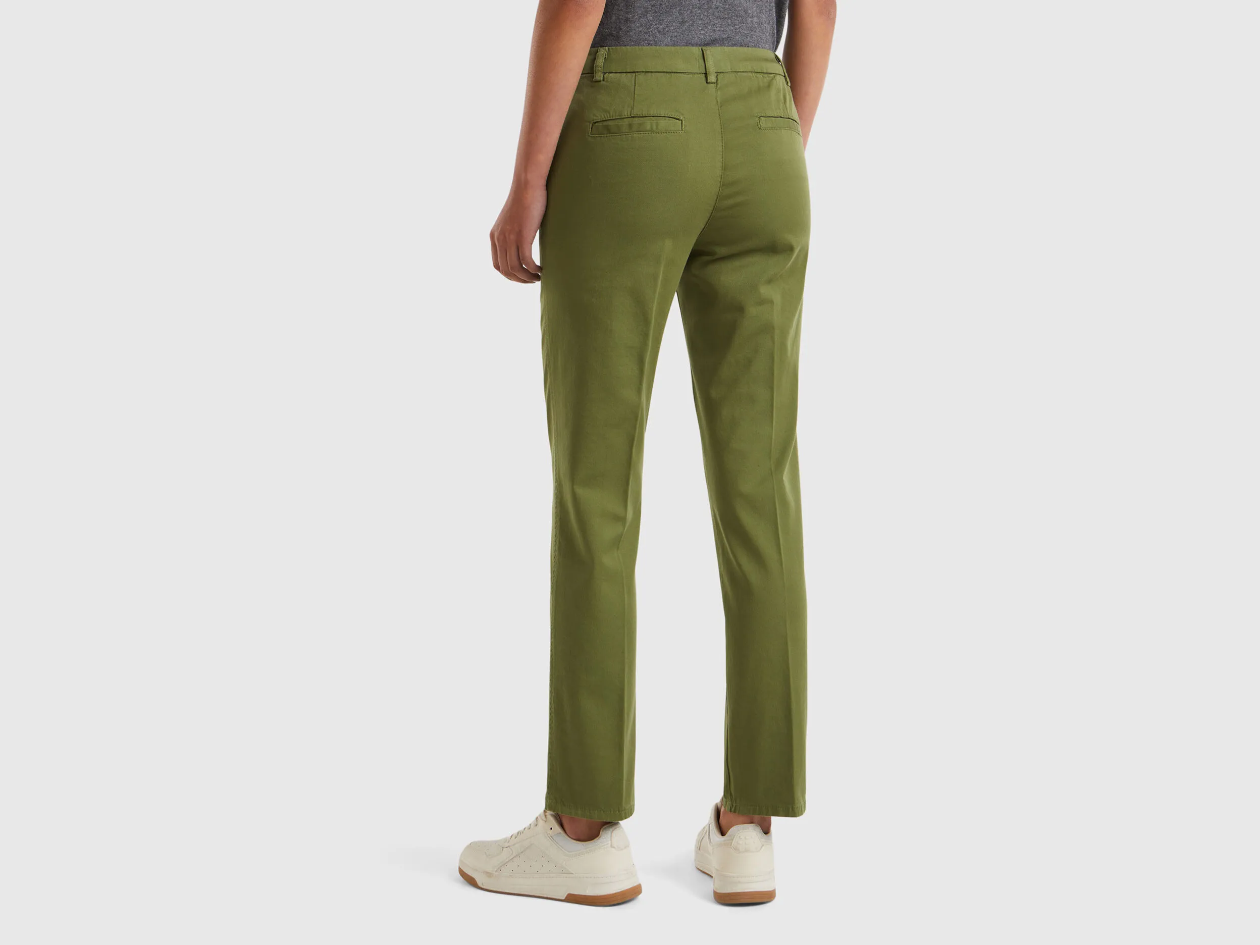 Chinos slim fit de algodón verde militar