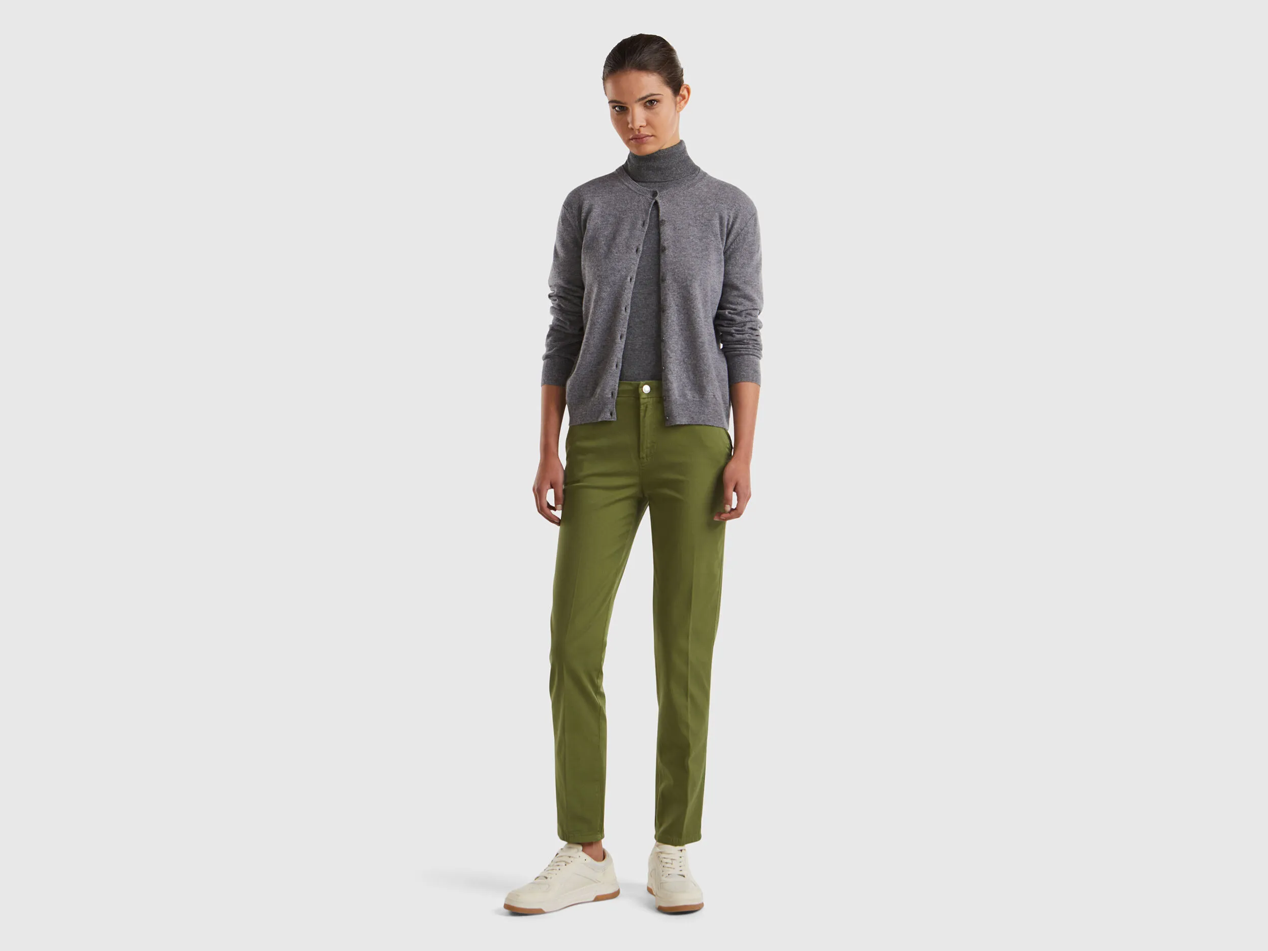 Chinos slim fit de algodón verde militar