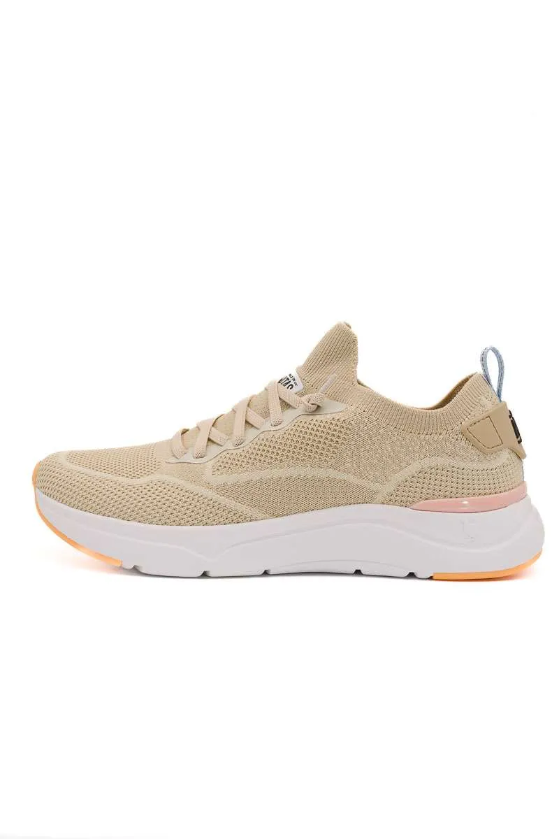 Deportiva color caqui de Walk in Pitas