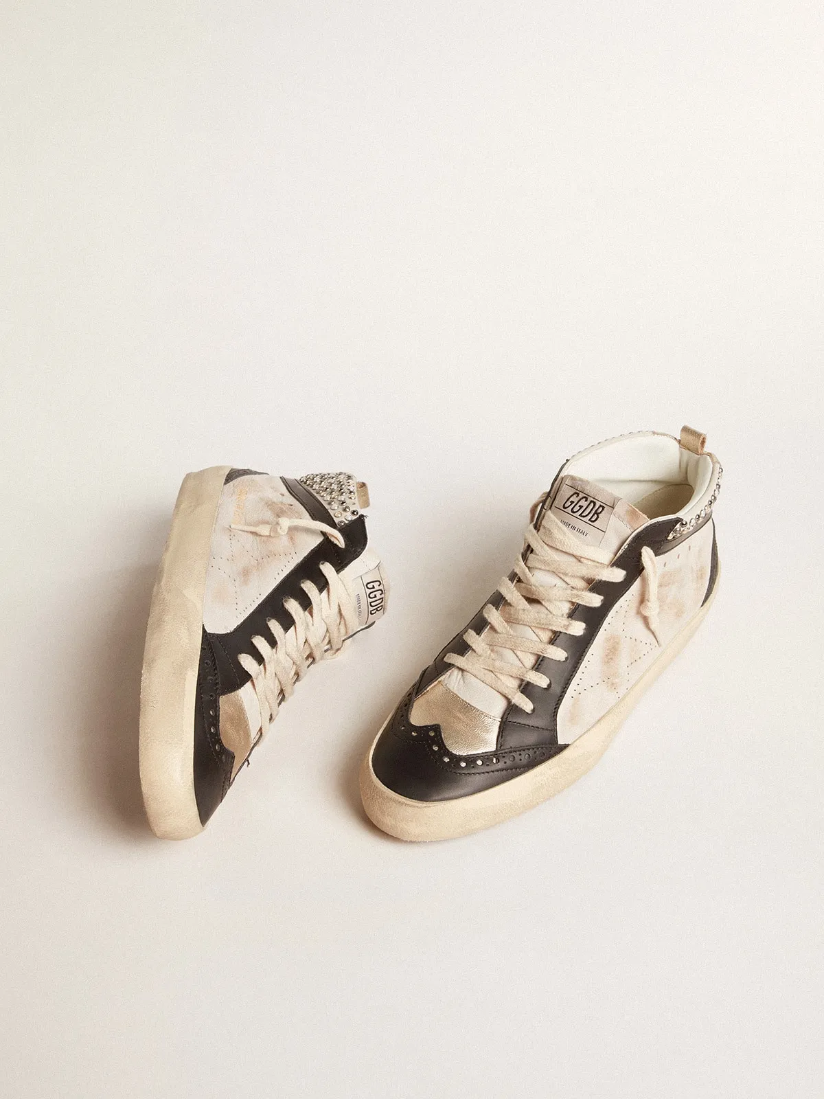 Mid Star LTD de hombre de piel blanca y negra con perlas y estrella perforada