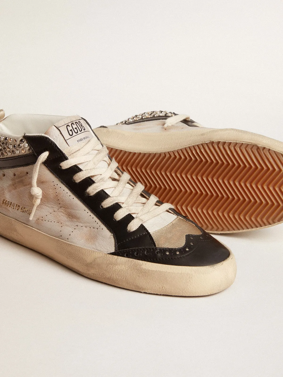 Mid Star LTD de hombre de piel blanca y negra con perlas y estrella perforada