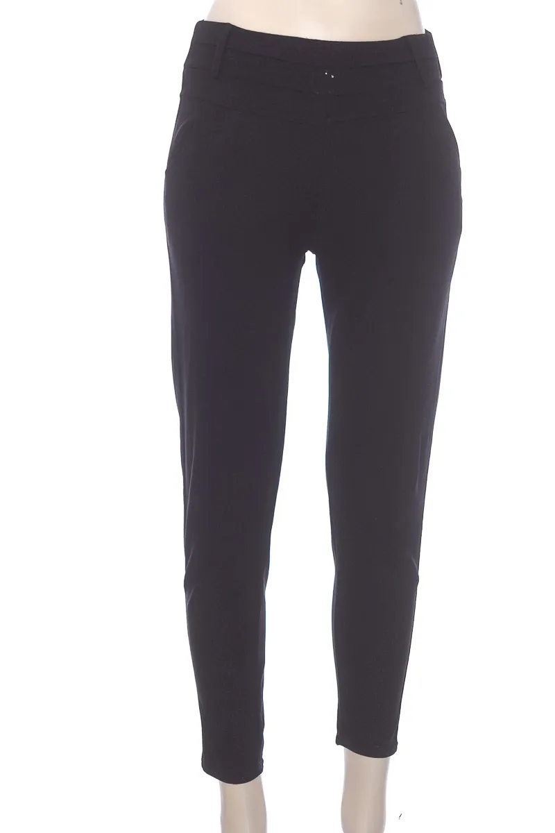 PANTALóN COLOR NEGRO  CLOSEANDO