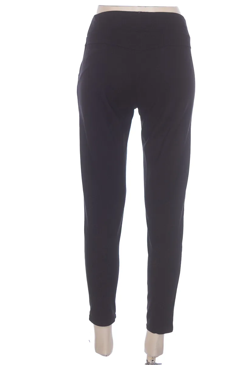 PANTALóN COLOR NEGRO  CLOSEANDO
