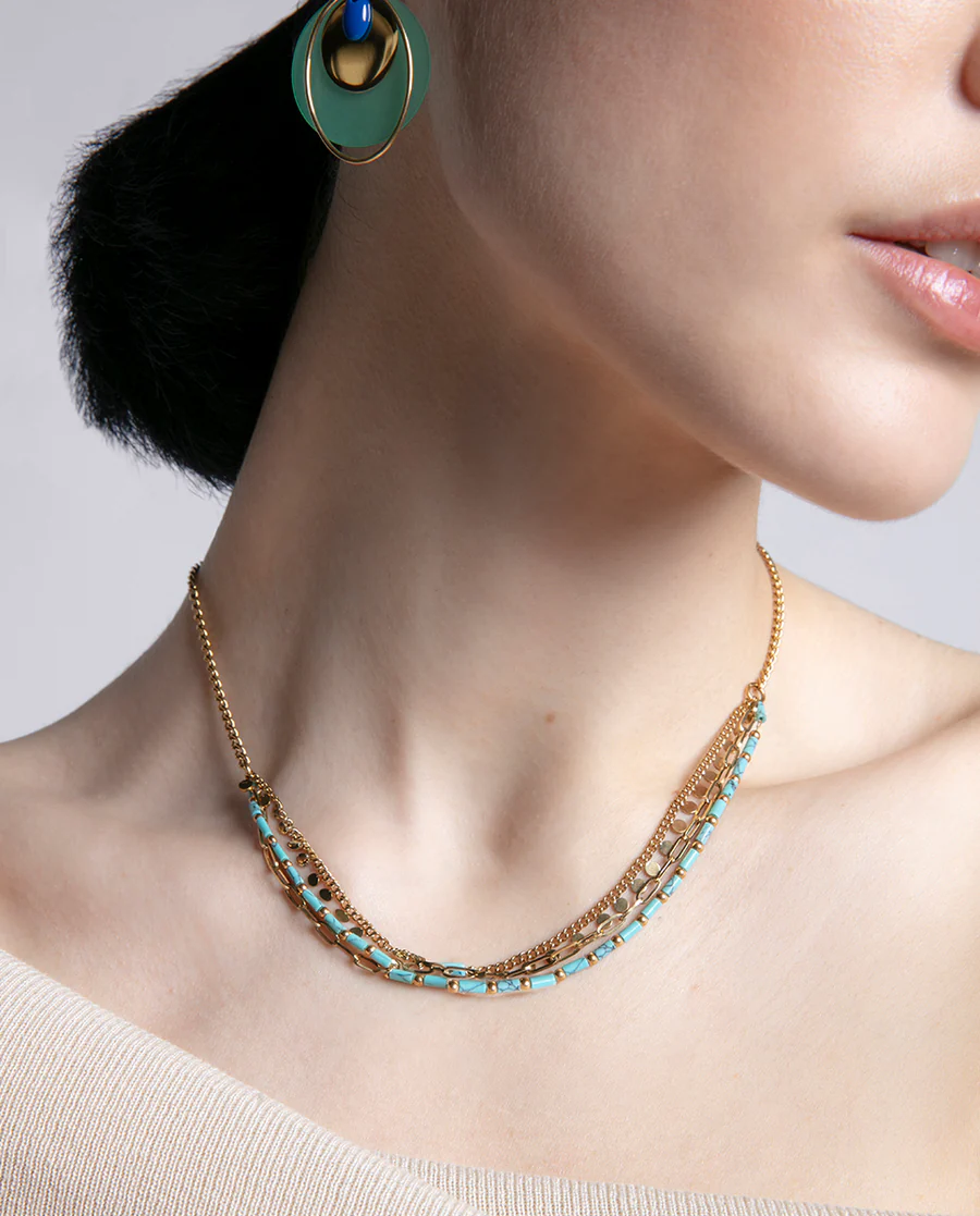 PENDIENTES DE ACERO IP DORADO, CON ARO COLGANTE,CÍRCULO ACRÍLICO VERDE Y PIEDRA AZUL, DE MUJER