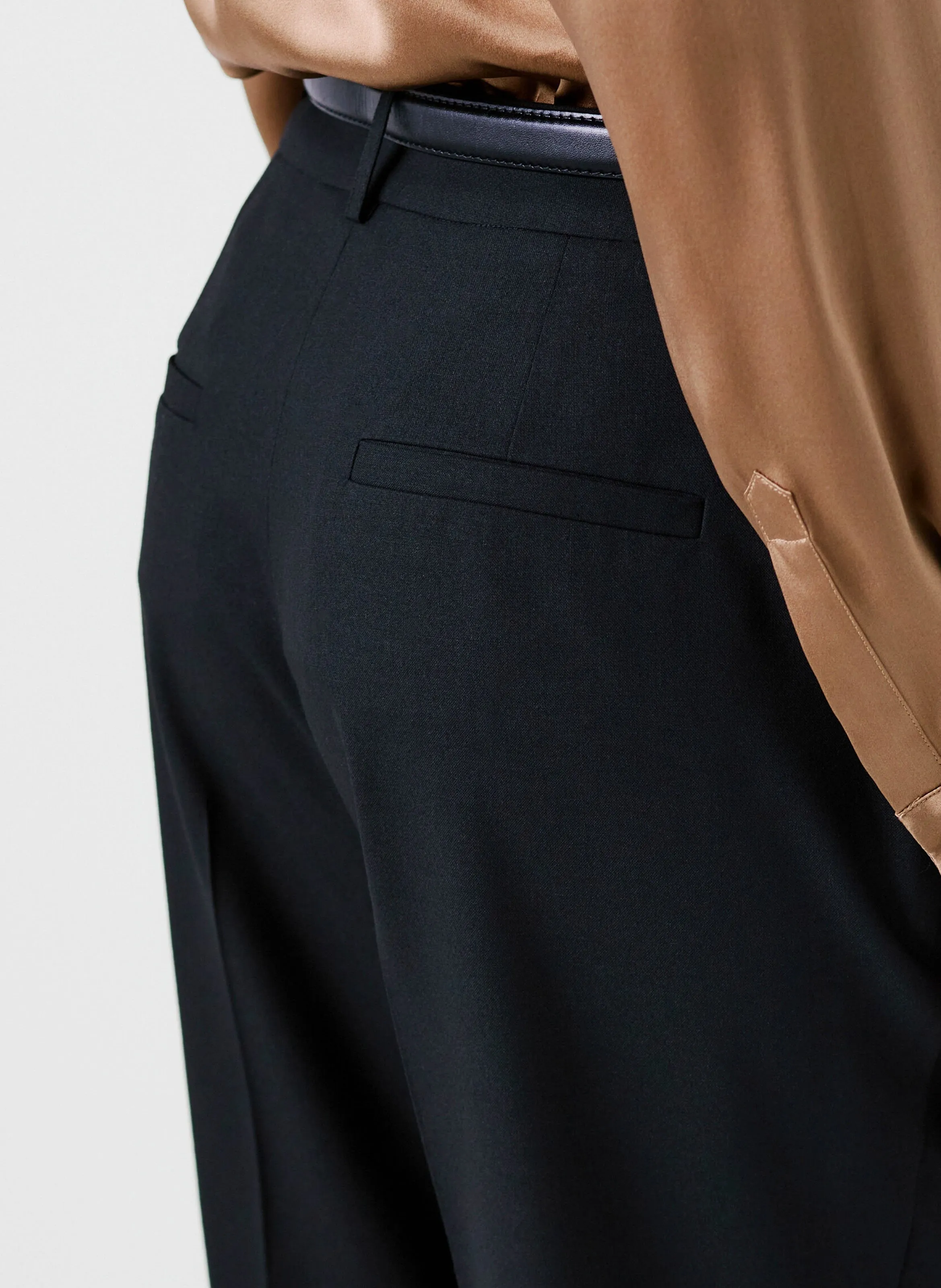 PVANDINE  PANTALóN DE PINZAS EN NEGRO