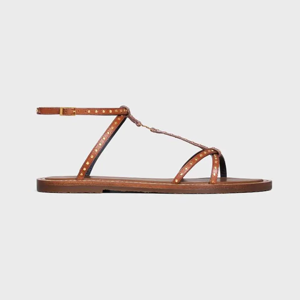 SANDALIA PLANA CELINE MUJER TAILLAT CON TACHUELAS EN PIEL DE BECERRO– BRONCEADO VEGETAL&STUDSMARRóN