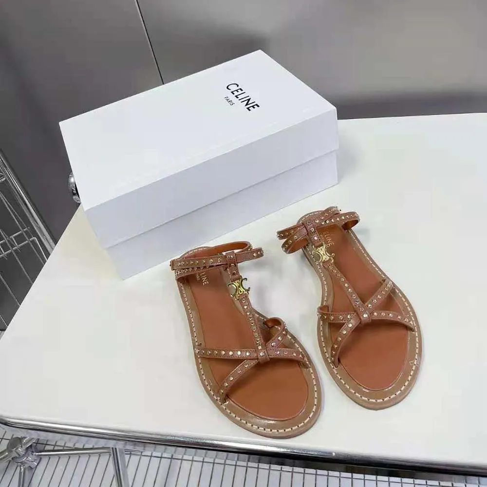SANDALIA PLANA CELINE MUJER TAILLAT CON TACHUELAS EN PIEL DE BECERRO– BRONCEADO VEGETAL&STUDSMARRóN