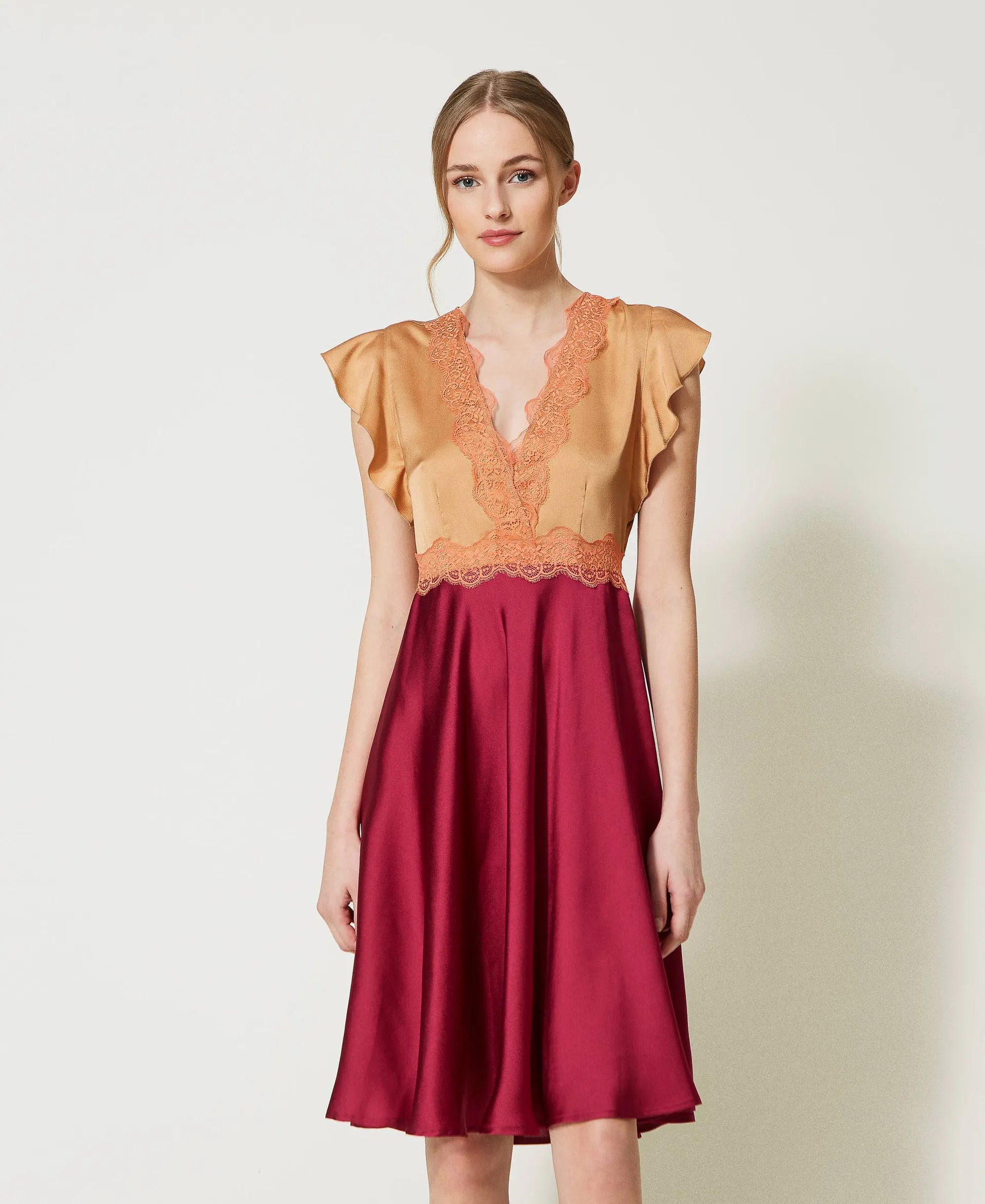 Vestido midi de raso y encaje