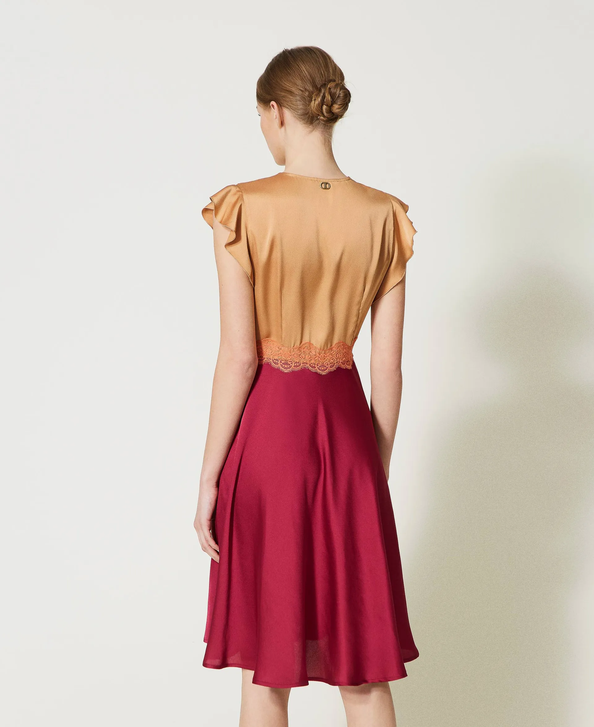 Vestido midi de raso y encaje
