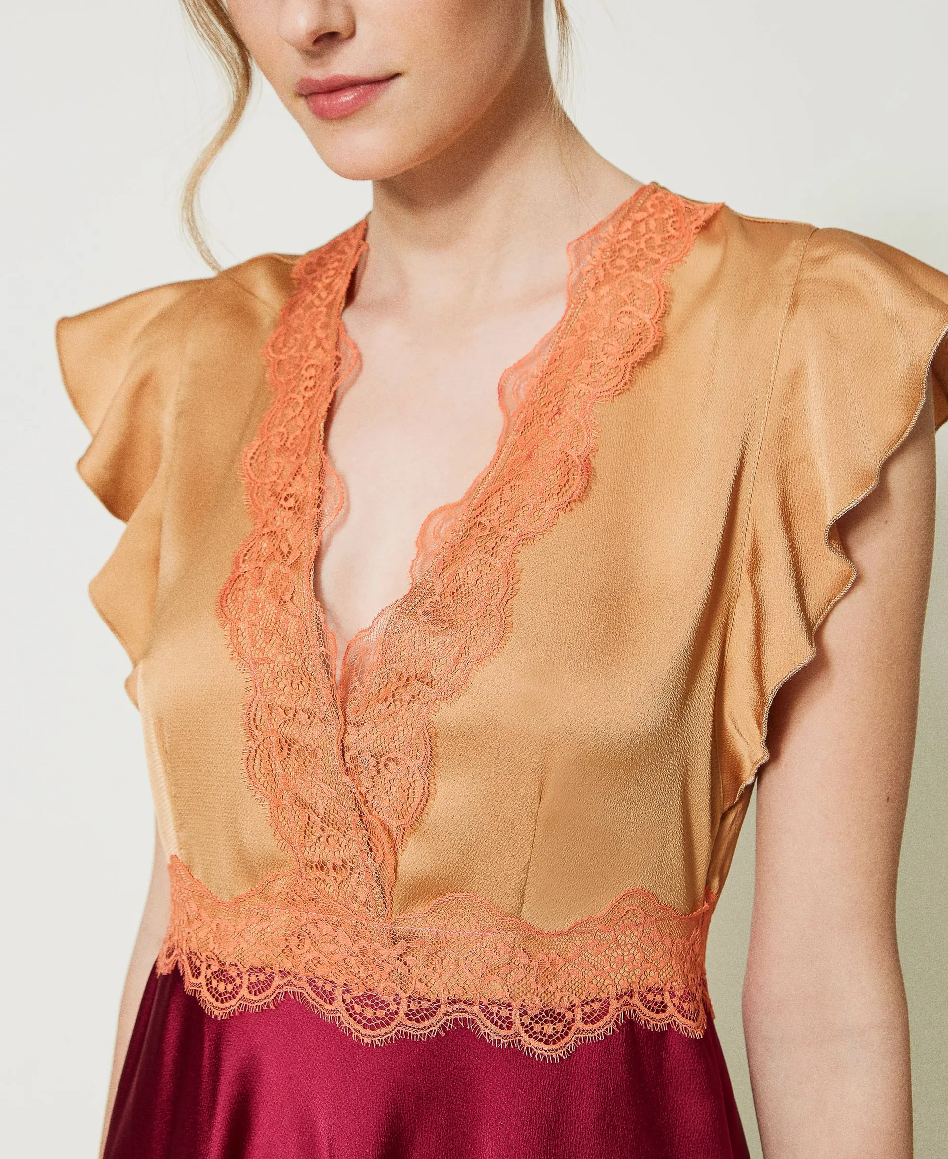 Vestido midi de raso y encaje