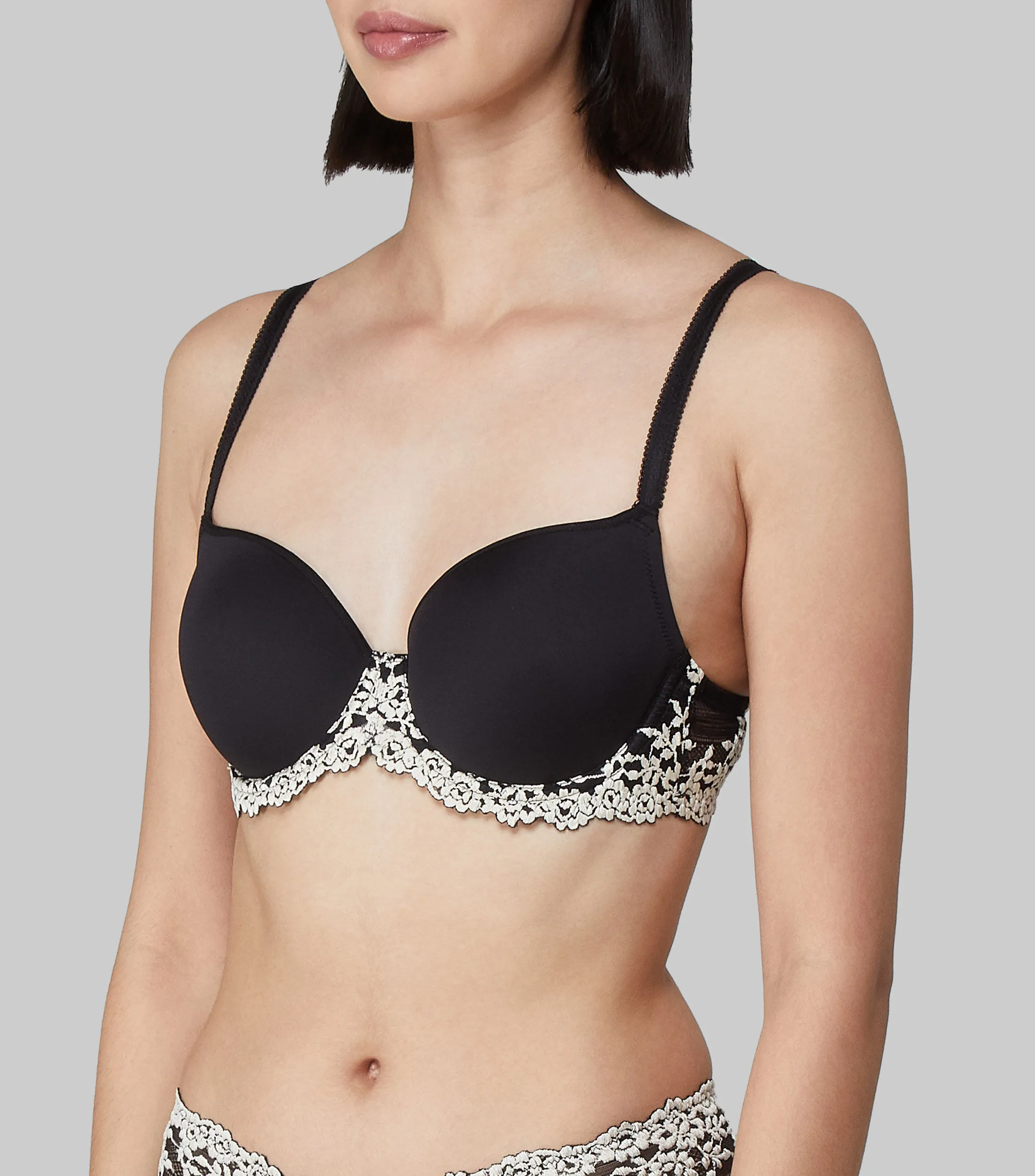 Wacoal Brasier con varilla Contour Embrace Lace