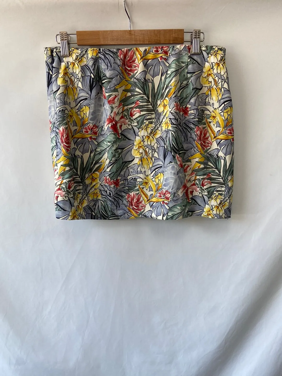 ZARA. Falda flores talla L